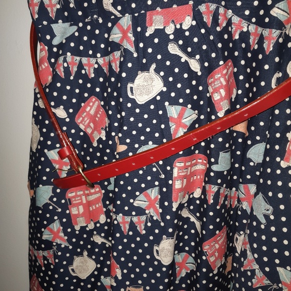 English dress - Picture 3 of 5